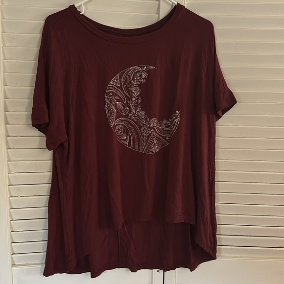 American Eagle women’s small maroon short sleeve hi-low moon shirt - Picture 5 of 6